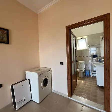 Lägenhet Flat In Tirana